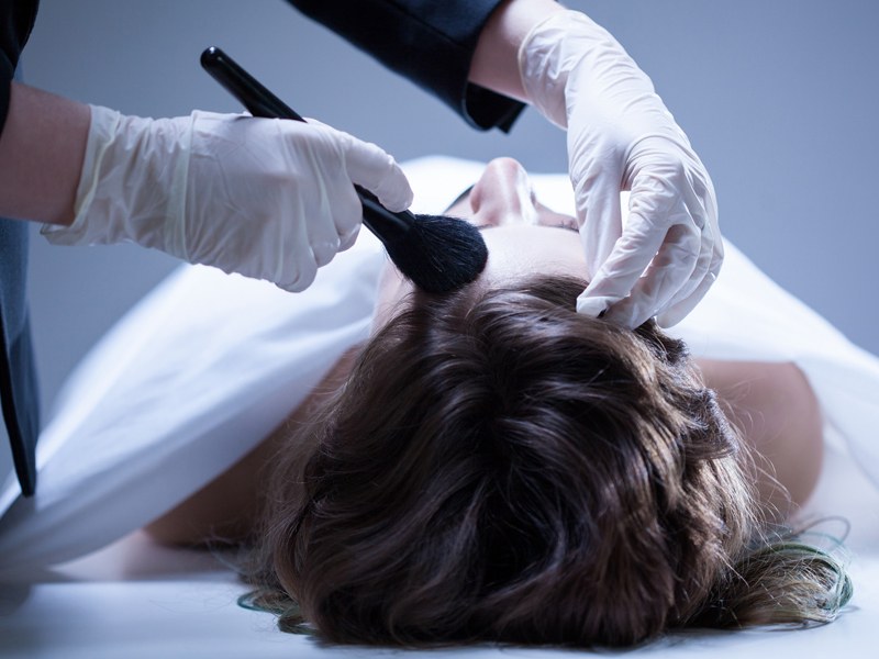 Przewóz zmarłych do chłodni: ciało zmarłego