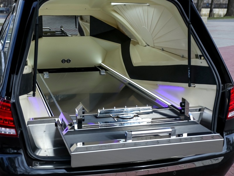 Nowoczesny karawan - przewóz zwłok do chłodni