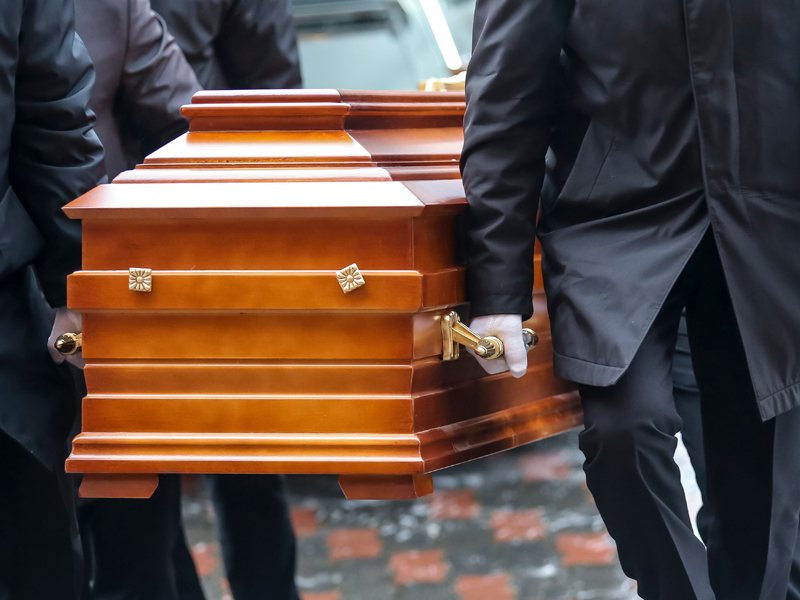 Tradycyjny pochówek w Warszawie